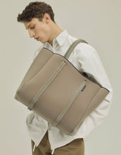 Load image into Gallery viewer, City East West tote in black
