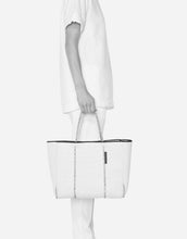 Load image into Gallery viewer, Flying solo tote in highlight fleck black
