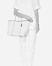 Load image into Gallery viewer, Flying solo tote in white with blended rope
