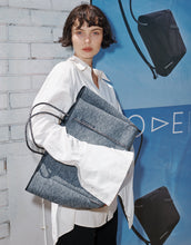 Load image into Gallery viewer, Flying solo tote in white with blended rope
